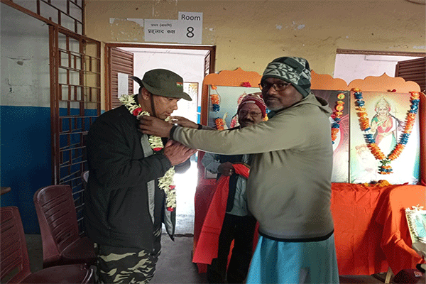 बहरागोड़ा : साइकिल यात्री दीपक शर्मा का सरस्वती शिशु विद्या मंदिर में हुआ स्वागत