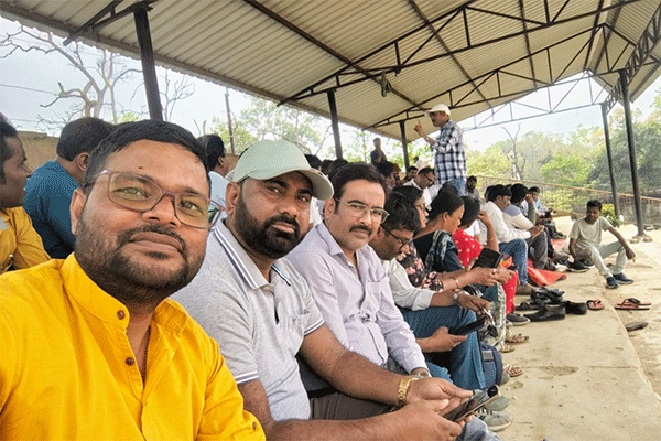 मनरेगा कर्मियों की तीन दिवसीय सांकेतिक हड़ताल शुरू, पहले दिन प्रखंड मुख्यालयों पर धरना