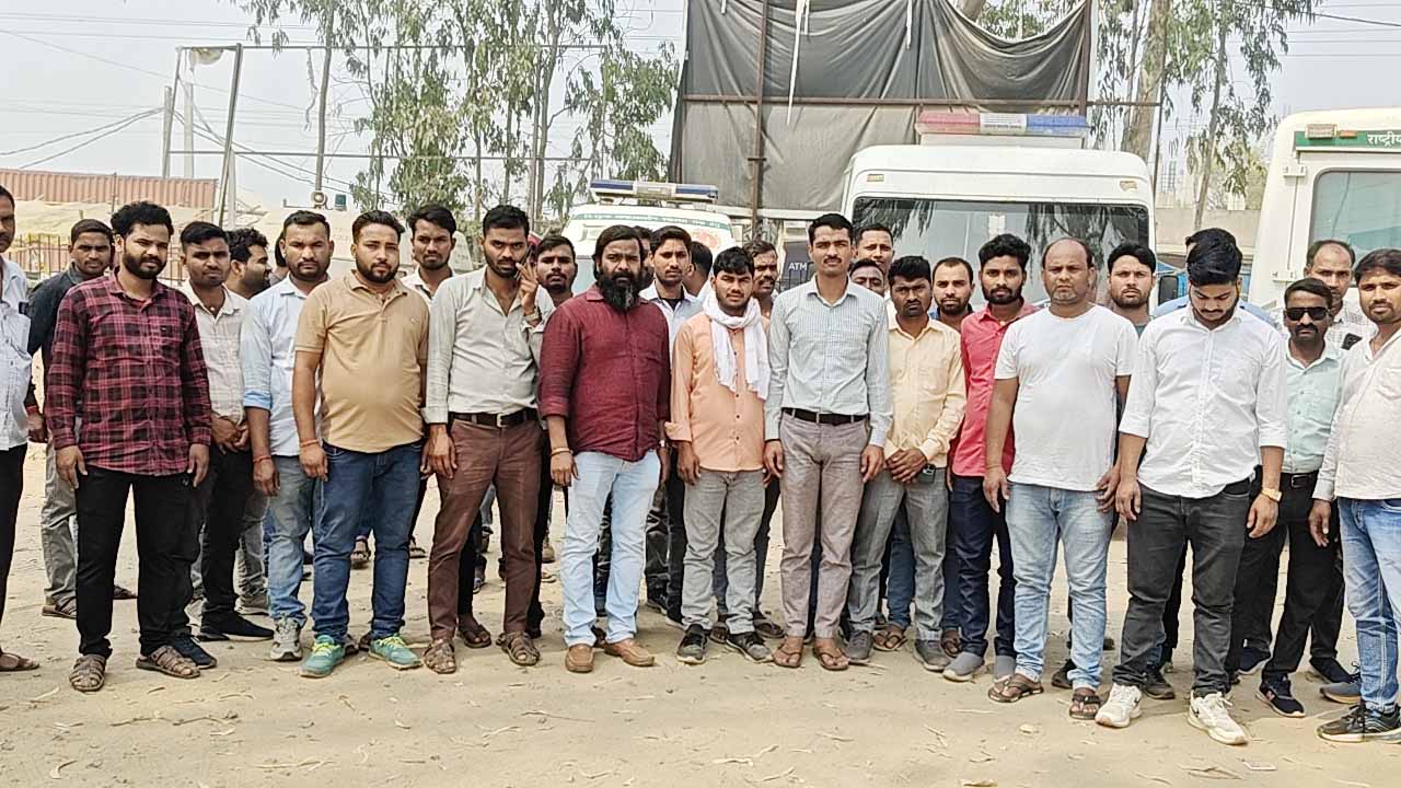 गढ़वा में 108 एंबुलेंस कर्मचारियों की बैठक, 13 मार्च के रांची प्रदर्शन को सफल बनाने की बनी रणनीति