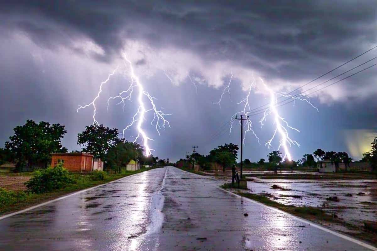 झारखंड के 3 जिलों में रेड अलर्ट, तेज हवा के साथ आंधी-बारिश की संभावना