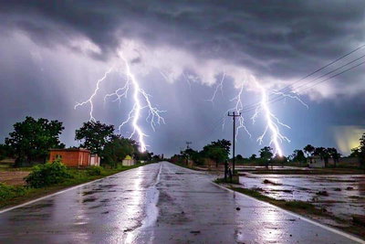 झारखंड के 3 जिलों में रेड अलर्ट, तेज हवा के साथ आंधी-बारिश की संभावना