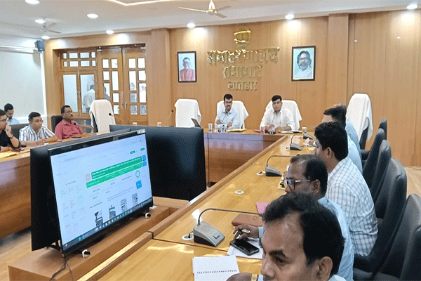 लातेहार उपायुक्‍त का निर्देश - योजनाओं को तय समय पर पूरा करें