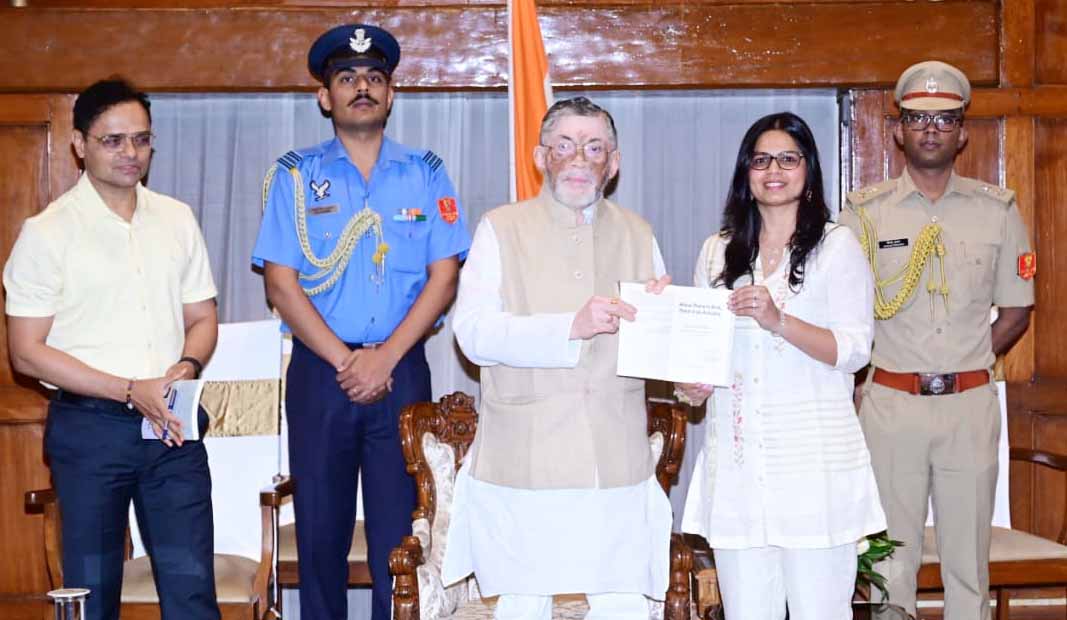 रांची : राज्यपाल ने अंजनी चौधरी की पुस्तक का किया लोकार्पण