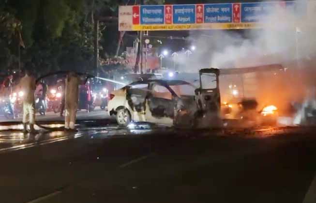 रांची : कार व ऑटो में भीषण टक्कर, दो की हालत गंभीर