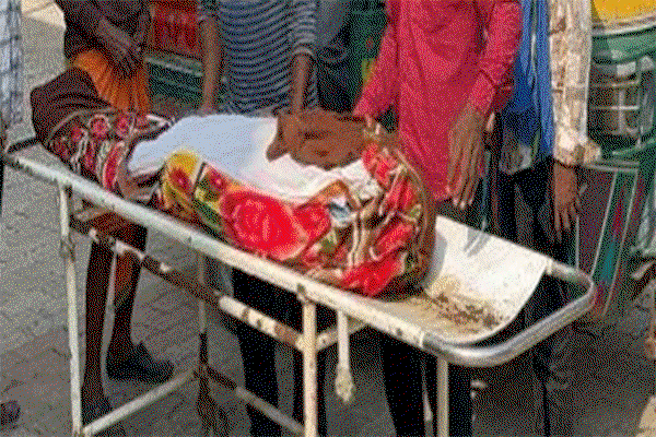 Giridih News : करेंदो नदी घाट पर हादसा,  अवैध बालू लदा ट्रैक्टर पलटने से चालक की मौत