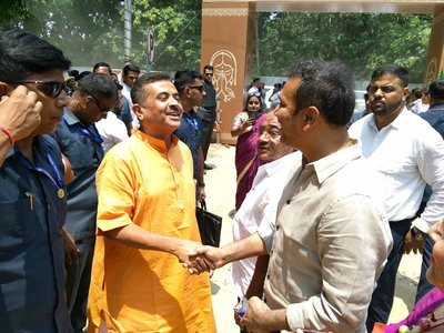 Political News : शपथ ग्रहण समारोह में शामिल हुए सुदेश महतो, शुवेंदु अधिकारी को दी बधाई