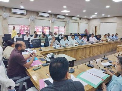 Ramgarh News : डीसी की अध्यक्षता में जिला स्तरीय यूटिलिटी टास्क फोर्स की बैठक
