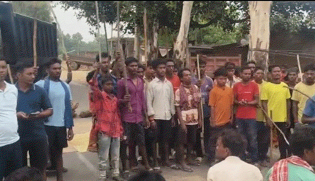 Latehar News : हाइवा की चपेट में आकर वृद्ध की मौत, लोगों ने किया सड़क जाम