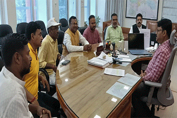 Latehar News : राजस्व अभिलेखों में सुधार नहीं हुई तो भाजपा करेगा आंदोलन