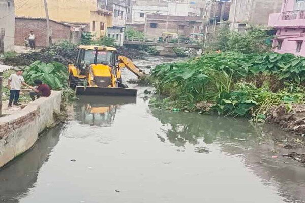 Ranchi News : मॉनसून से पहले नगर निगम ने वार्ड 12 में चलाया सफाई अभियान