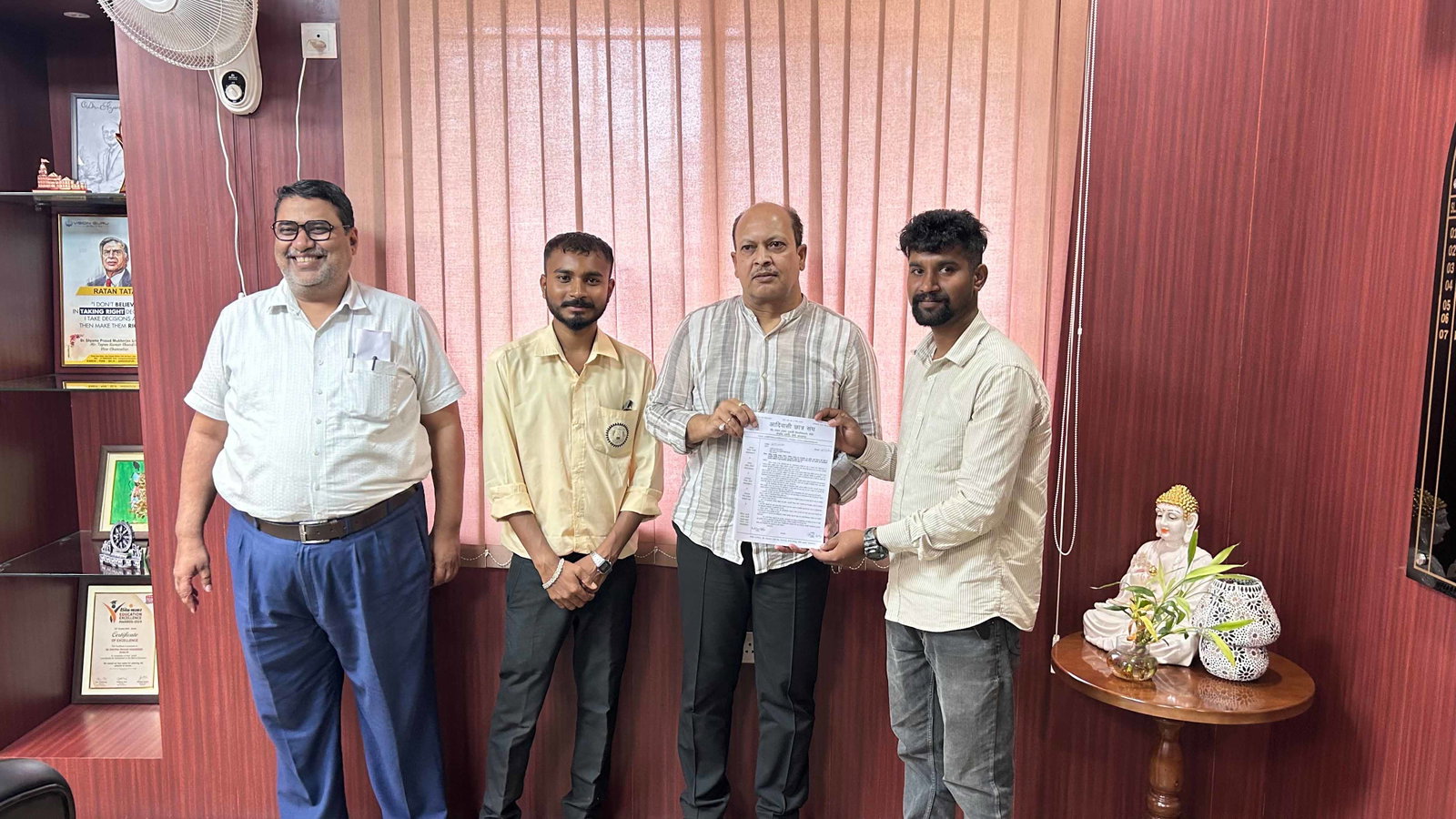 Ranchi : DSPMU में सीट कटौती के प्रस्ताव का आदिवासी छात्र संघ ने किया विरोध, कुलपति को सौंपा ज्ञापन