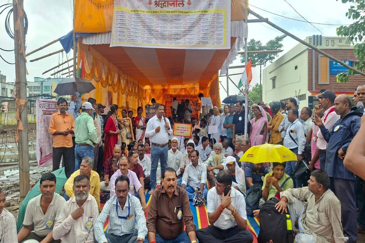 Ranchi : सहारा में फंसे 32,600 करोड़ की वापसी की मांग, लोक भवन के पास निवेशकों का सत्याग्रह