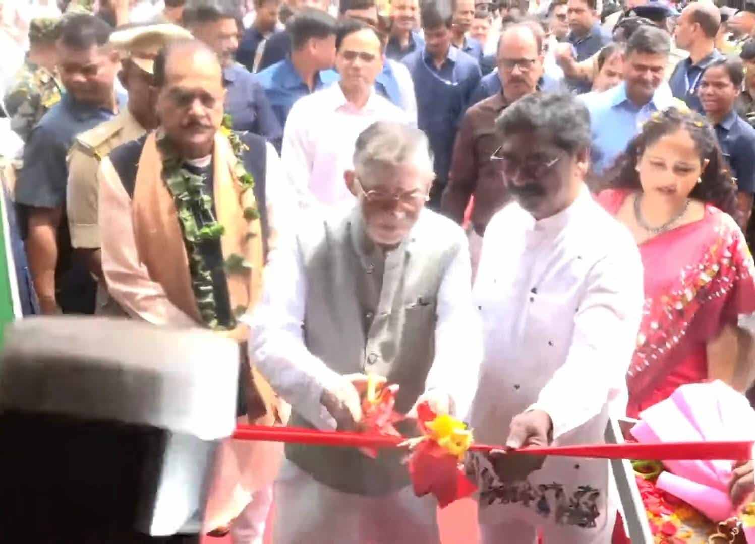 राज्यपाल व CM ने किया झारखंड आदिवासी महोत्सव का उद्घाटन, मोरहाबादी में दिखी जनजातीय संस्कृति की झलक