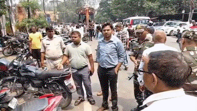 Dhanbad News : रणधीर वर्मा चौक से डीआरएम चौक तक चला अतिक्रमण हटाओ अभियान