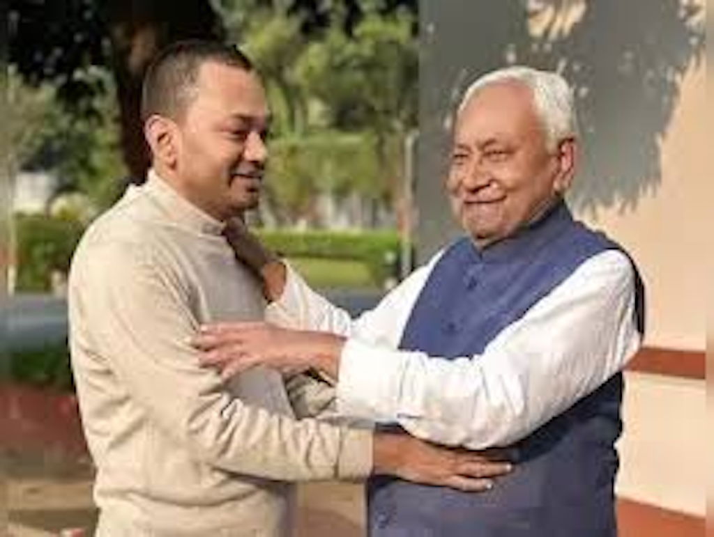 बिहार में सबसे बड़े नीतीश थोड़े बौने हो गए