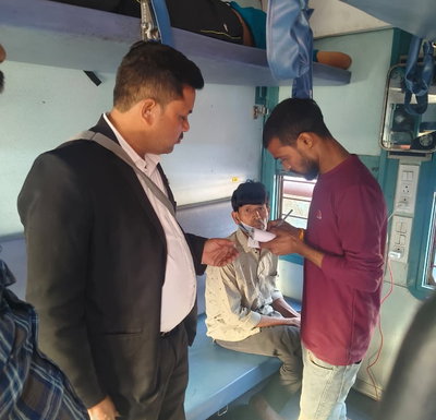 धनबाद मंडल में मेगा टिकट चेकिंग अभियान, 737 यात्री पकड़े गए, 4.15 लाख रुपये जुर्माना वसूला