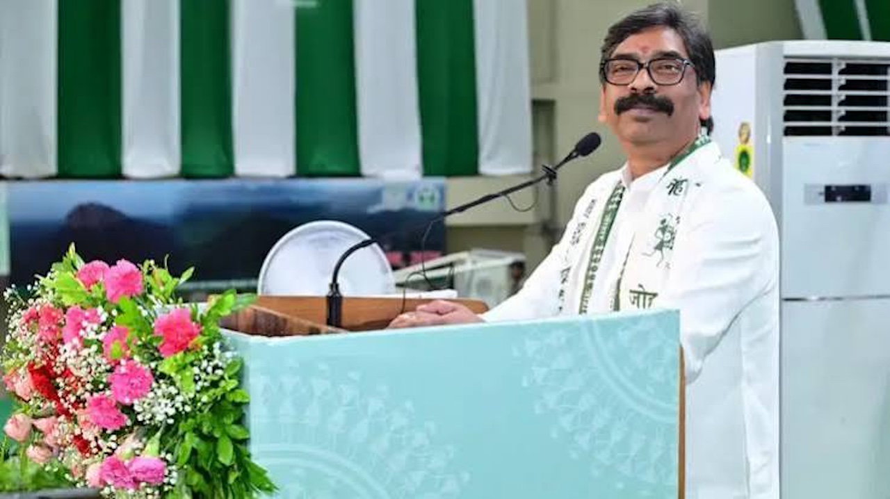 स्वतंत्रता दिवस पर सीएम हेमंत सोरेन ने पुलिस अधिकारियों और जवानों को पदक से किया सम्मानित