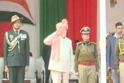 राज्यपाल ने मोरहाबादी मैदान में फहराया तिरंगा, कहा- समृद्ध, खुशहाल व सशक्त झारखंड बनाने का लें संकल्प