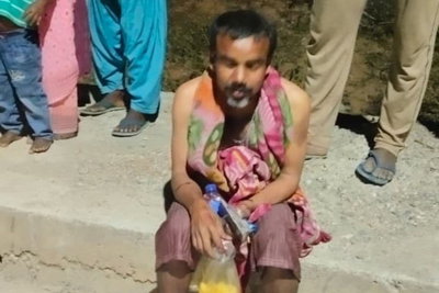 गुमला में  बच्चा चोर समझकर युवक को घेरा, पुलिस ने सुरक्षित निकाला