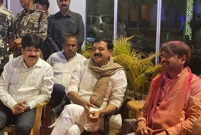 सिंह मेंशन पहुंचे बिहार के अल्पसंख्यक मंत्री, मेयर संजीव सिंह को दी बधाई, बोले-शराबबंदी जारी रहेगी