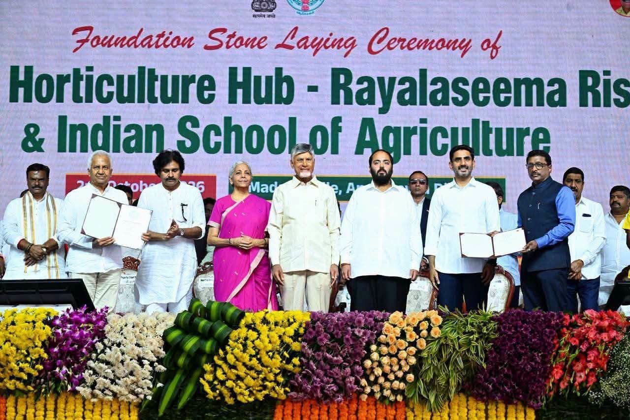 आपको बताया गया-1 लाख करोड़ निवेश, 3 लाख नौकरी, नहीं बताया- वित्त मंत्री का विरोध, नारे व हूटिंग