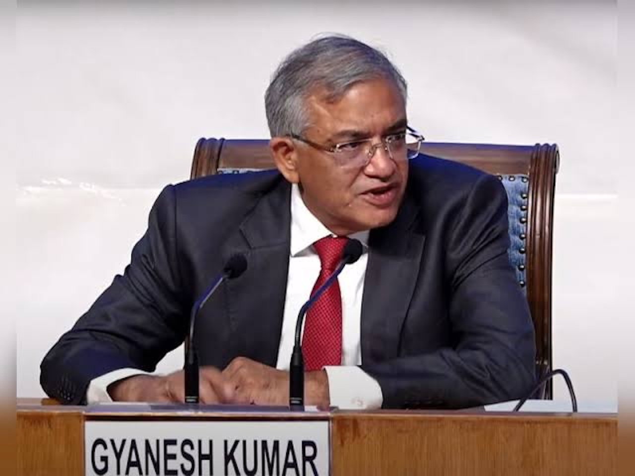 Live- CEC ज्ञानेश कुमार पर SC में सुनवाई आज, घिरे CJI सूर्यकांत व न्यायमूर्ति जोयमल्या, मामले से दूर रहने की मांग