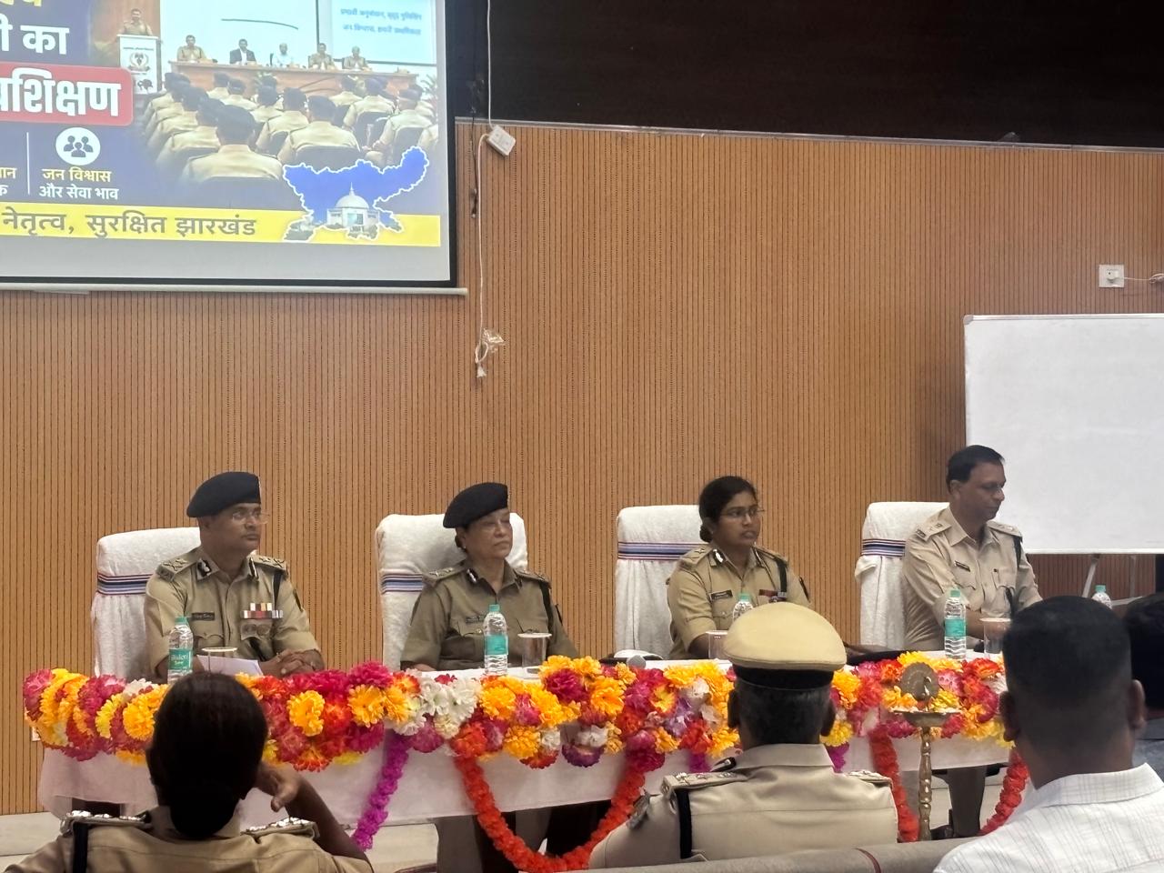 Ranchi News: DGP ने झारखंड के थानों की कार्यशैली सुधारने का दिया मंत्र, “बेस्ट पुलिस स्टेशन” बनाने पर जोर