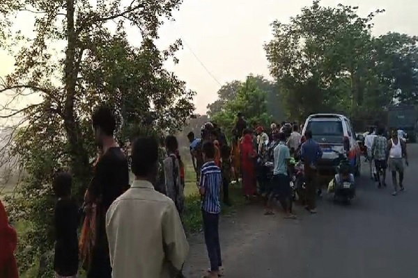 Ramgarh News: खेत में दो युवकों के शव बरामद, सड़क दुर्घटना की आशंका