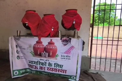 Dhanbad News : मुख्यमंत्री के प्याऊ निर्देश की खुली पोल, सरकारी दफ्तरों में खाली पड़े रहे घड़े