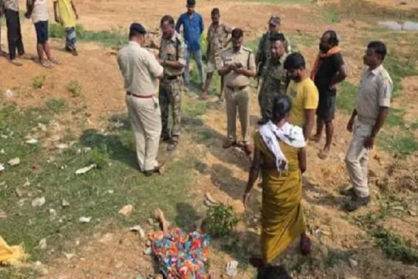 Saraikela News: तालाब किनारे मिला अज्ञात महिला का शव, हत्या की आशंका