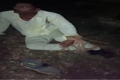Deoghar News: उग्र ग्रामीणों ने मुखिया को बनाया बंधक