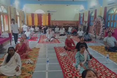 Hazaribagh News : अंतर्राष्ट्रीय योग दिवस पर अखिल भारतीय कायस्थ महासभा ने किया योग शिविर का आयोजन