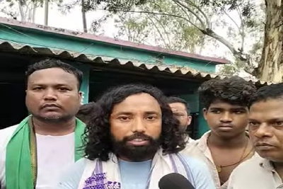 Latehar News:हिरासत से रिहा हुए देवेंद्र नाथ महतो, समर्थकों ने निकाला जुलूस