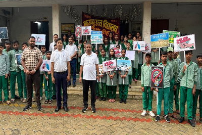 Giridih News: स्कूली बच्चों को दिया नशामुक्त का संदेश, जागरूकता कार्यक्रम आयोजित