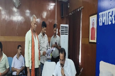 Deoghar News: जनता दरबार में उठी समस्याएं, त्वरित समाधान के लिए अधिकारियों को निर्देश
