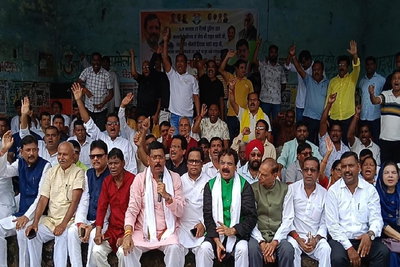 Dhanbad News : NEET पेपर लीक के विरोध में कांग्रेस का प्रदर्शन, शिक्षा मंत्री के इस्तीफे की मांग