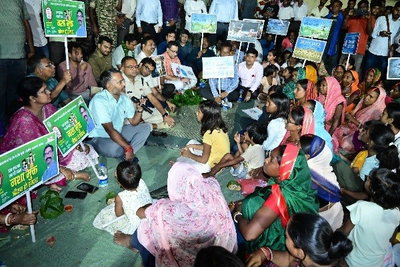 Giridih News : राज्यव्यापी नशा मुक्ति अभियान के तहत सजा रात्रि चौपाल, ग्रामीणों को किया जागरूक