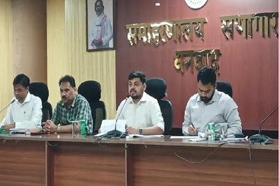 Dhanbad News: SIR को लेकर धनबाद प्रशासन अलर्ट, डीसी बोले- कोई पात्र मतदाता छूटे नहीं