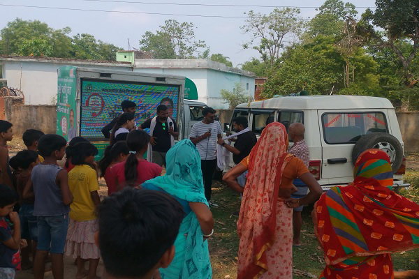 Giridih News : नुक्कड़ नाटक व एलईडी वाहन से ग्रामीण क्षेत्रों में नशामुक्ति का संदेश