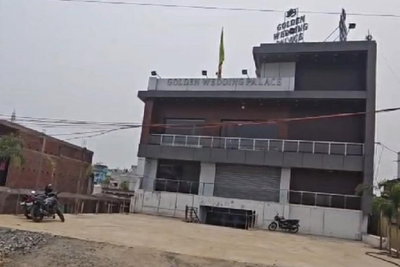 Dhanbad News : अवैध निर्माण पर निगम की कार्रवाई, गोल्डेन वेडिंग पैलेस तोड़ने का आदेश