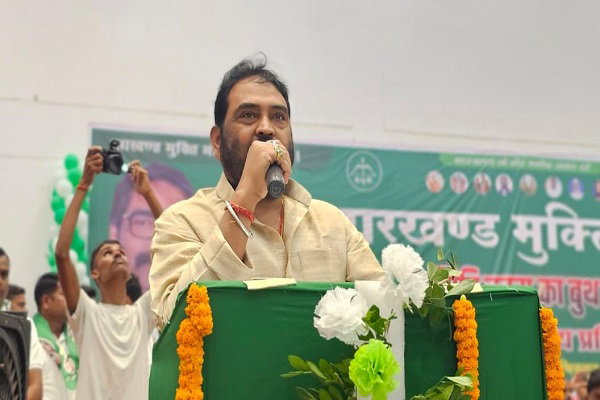 Chatra News: झामुमो का जिला स्तरीय बूथ सम्मेलन, विनोद पांडेय ने कहा- महागठबंधन में कोई मतभेद नहीं